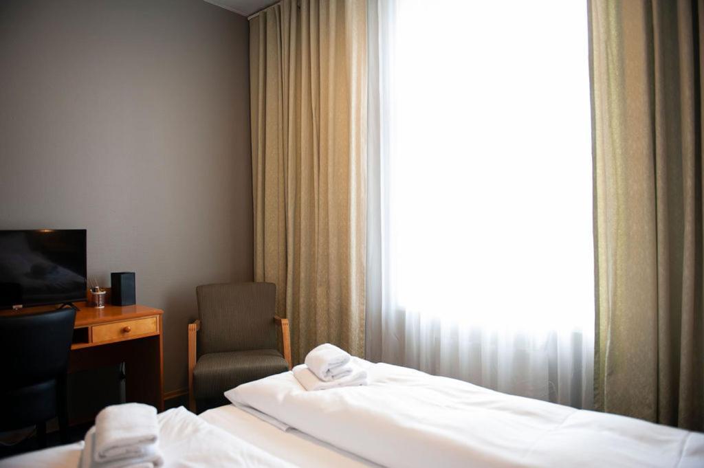 Henriks Hotell Skien Exterior foto